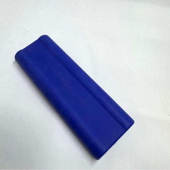 iClicker 2 + blue silicone protective case EXCELLENT - Picture 3 of 4